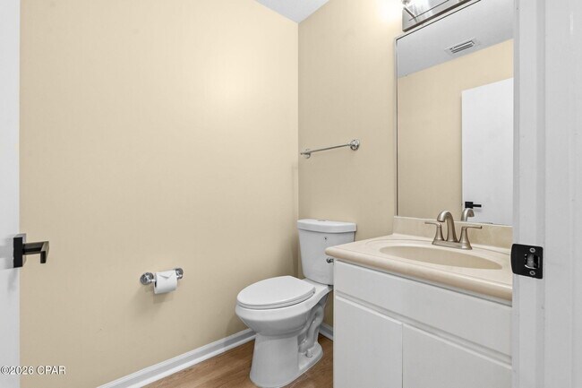 Building Photo - 2718 Country Club Dr