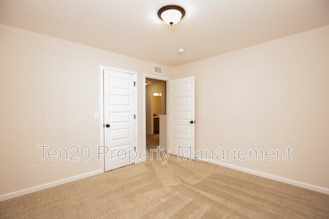 Building Photo - 9843 N Ivy Park Dr