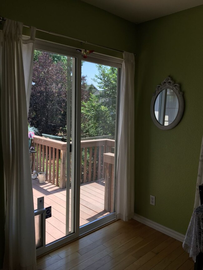 Building Photo - Adorable 2 bed/2 bath home in Southwest Lo...