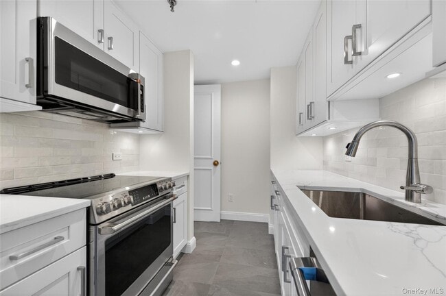 Building Photo - 111 Cherry Valley Ave