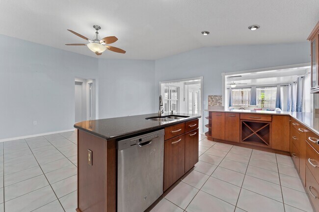 Building Photo - Absolutely stunning executive (LARGE) 3 BR / 2 BA / 2 Car Garage home in the highly sought after ...