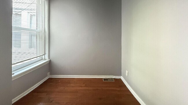 Building Photo - 4BR Home with Exposed Beams & Private Deck in Germantown