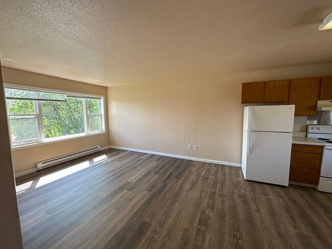 Building Photo - 512 Park St SW