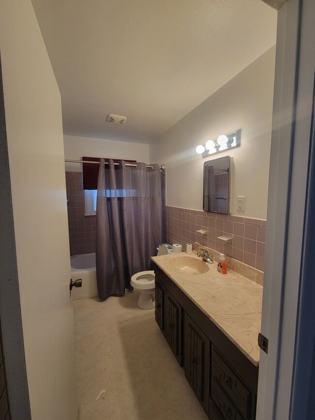 Building Photo - 3 Bd in Meadowbrook Subdivision