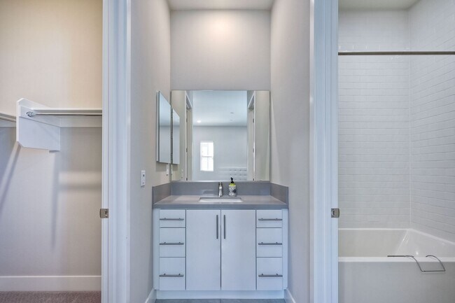 Building Photo - 13710 Goldenpine Trl