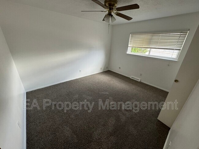 Building Photo - 10321 Santa Paula Ave NE