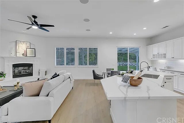 Building Photo - 24942 Greensbrier Dr