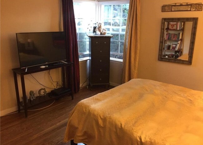 Building Photo - 3817 Cherry Ave