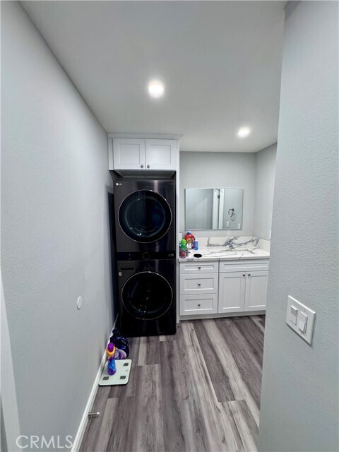 Building Photo - 1127 E Del Mar Blvd
