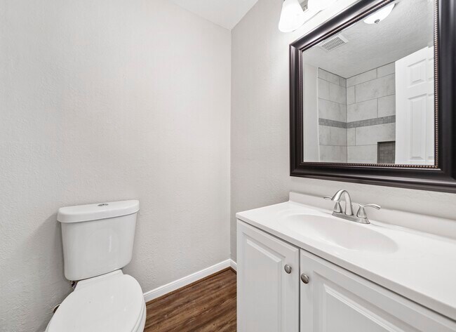 Building Photo - 1411 Pleasantville Dr