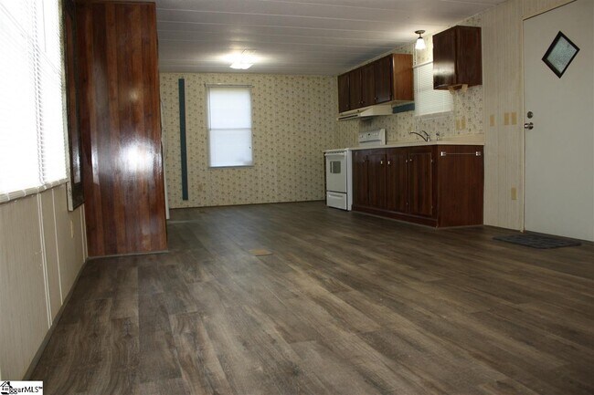 Building Photo - 103 Lions Park Rd