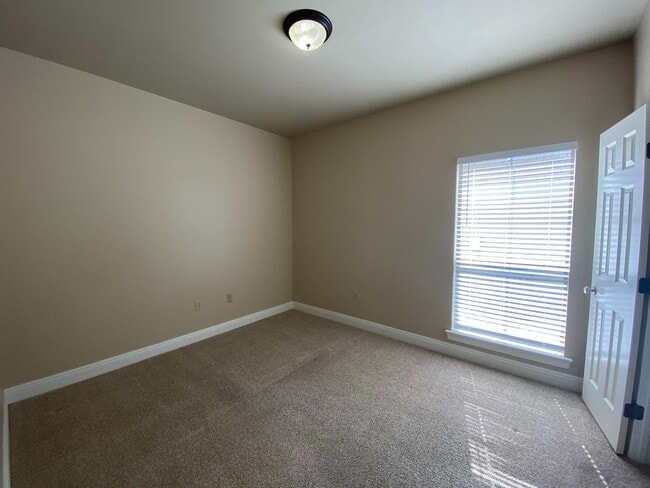 Building Photo - Charming 2BR/2BA Home in Shenandoah Ridge with Garage & Cozy Fireplace