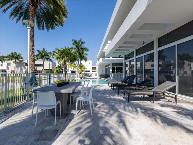 Building Photo - 7451 NW 103rd Ct