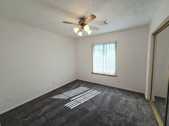 Building Photo - 250 Comstock Ave