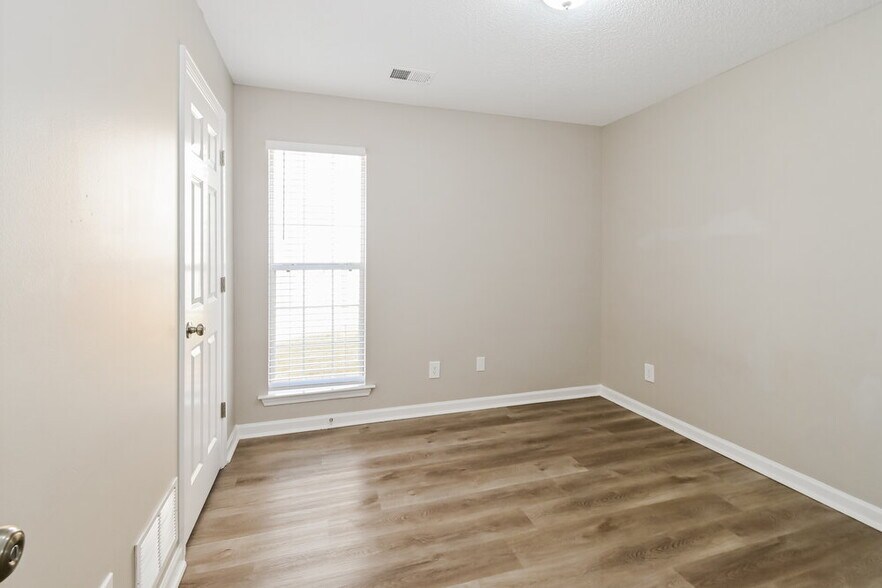 Building Photo - 6336 Sandbourne E
