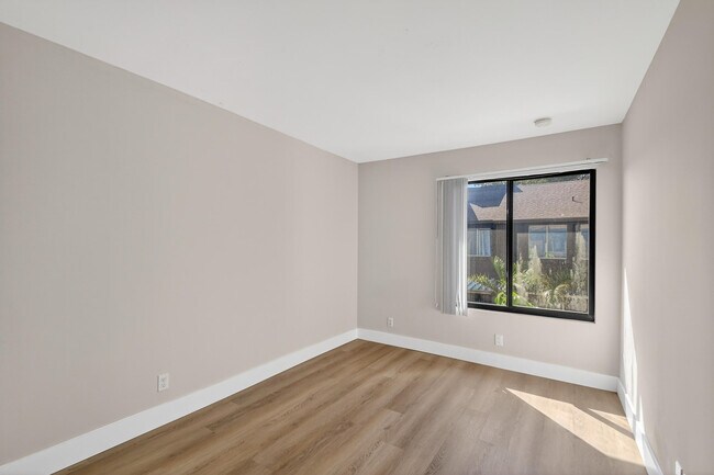 Building Photo - 5352 Bosque Ln