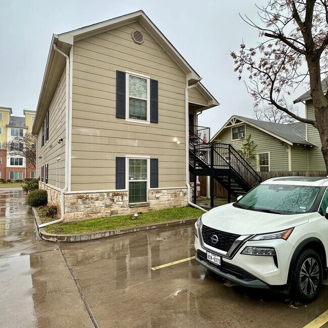 Building Photo - 1418 S 10th St