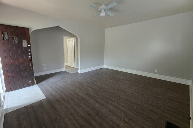 Building Photo - A Perfect Place to Call Home on Greenway Ave
