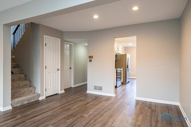 Building Photo - 4045 Hillandale Rd