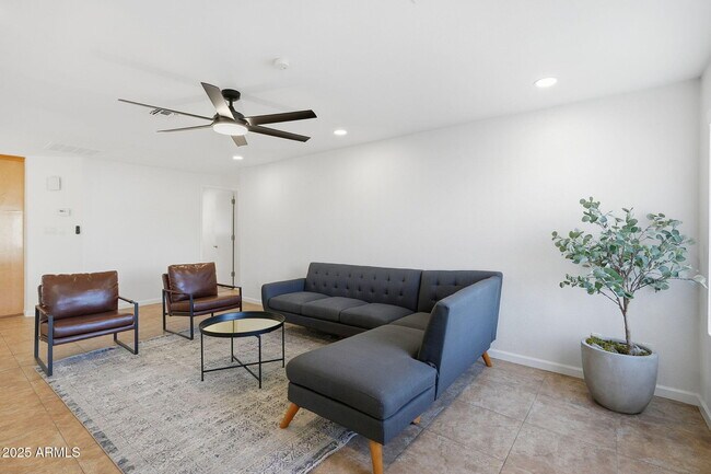 Building Photo - 233 E Huntington Dr