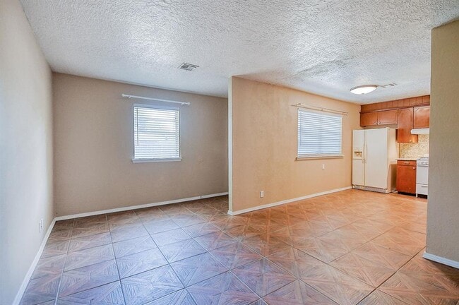 Building Photo - 1926 Cherokee Ln