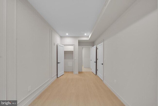 Building Photo - 2121 Ward Pl NW