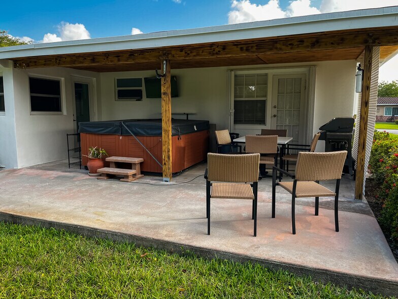 Building Photo - 4540 NW 12th Dr