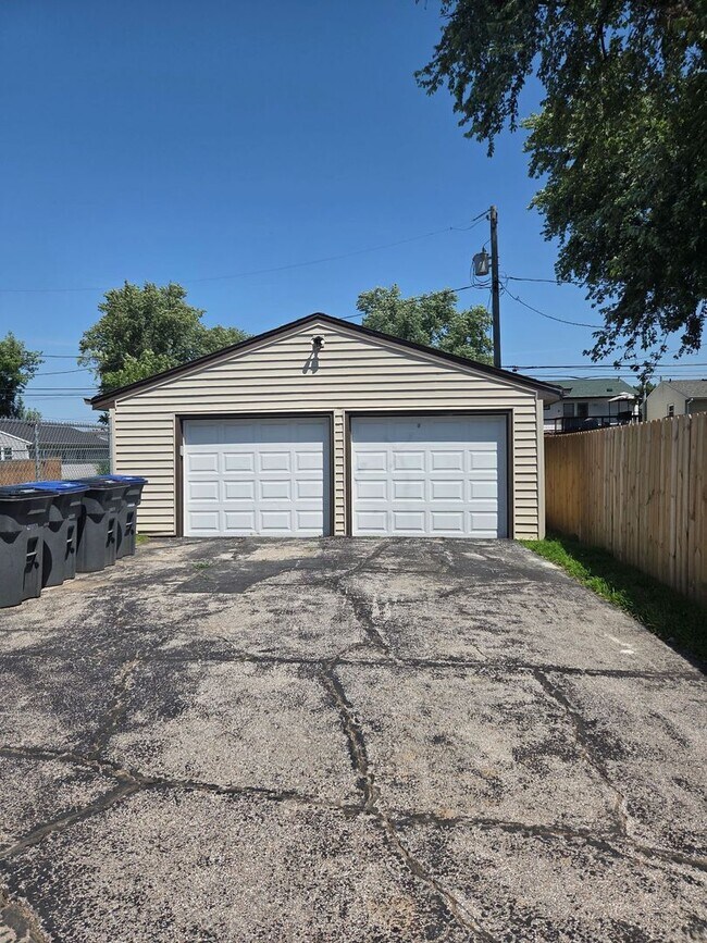 Building Photo - 3420/3422 Ave F