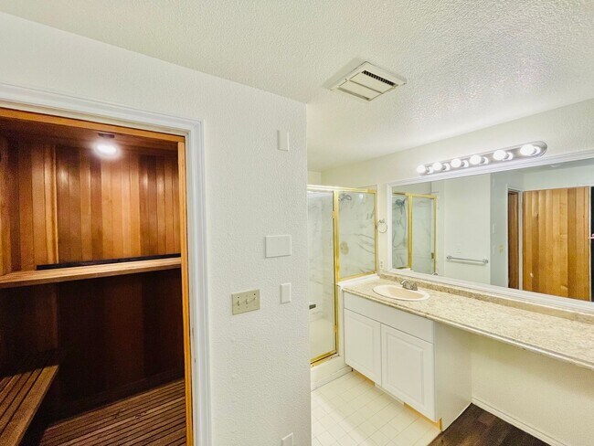 Building Photo - Luxurious 4-Bedroom Retreat with Mount Rai...