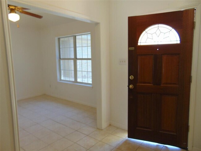 Building Photo - 805 Barton Creek Dr