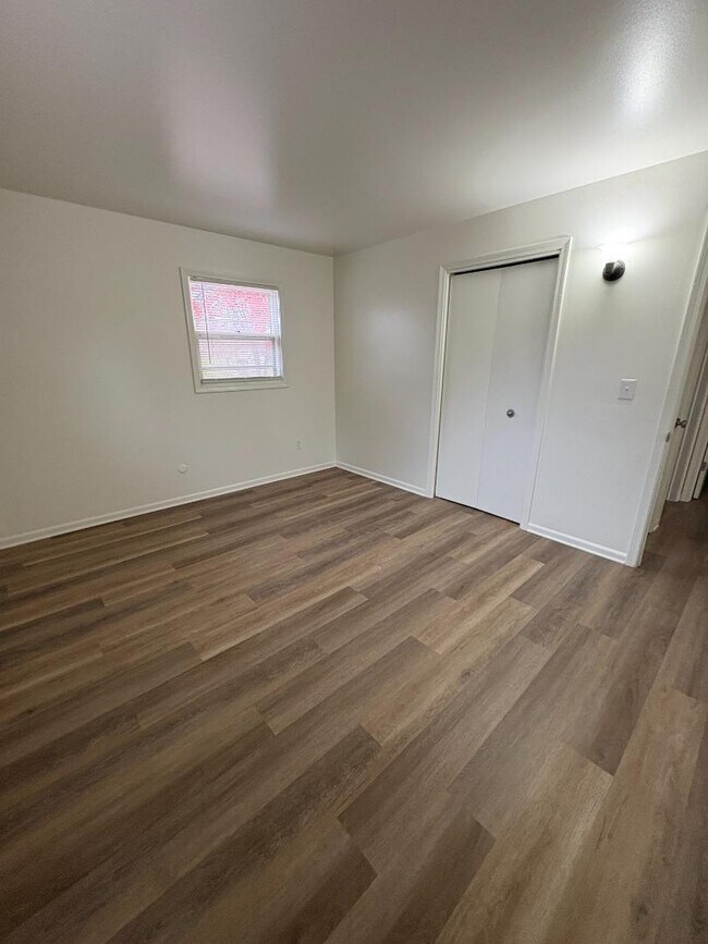 Building Photo - 630 56th St SE