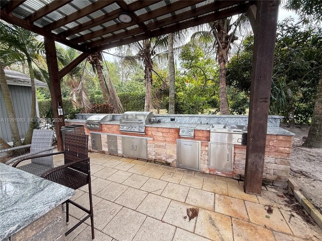 Building Photo - 5488 Fearnley Rd