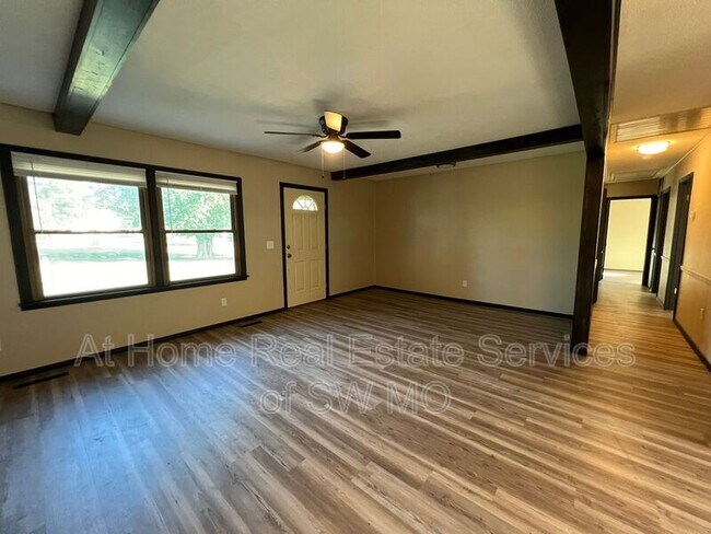 Building Photo - 519 S Hilton Ave