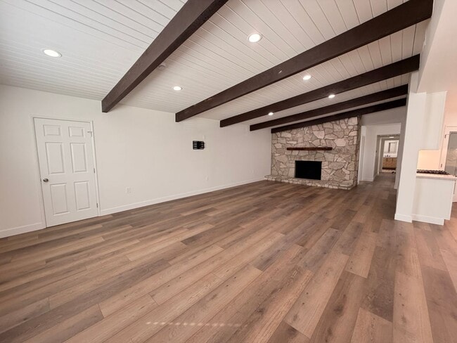 Building Photo - Beautiful 4 Bedroom Cypress House For Rent-Completely Remodeled!