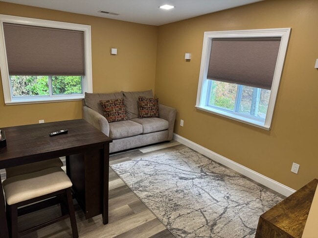 Building Photo - MOVE IN READY!!!!