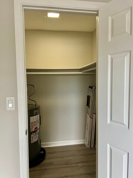 Building Photo - 7006 Midnight Pass Rd