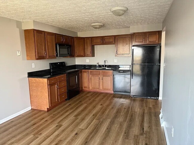 Building Photo - Duplex currently available in Westerville School District (Pointview ES, Genoa MS, Westerville Ce...