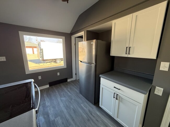 Building Photo - Updated 1-Bedroom Home with Garage!