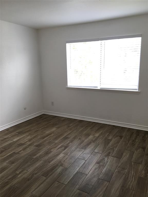 Building Photo - 5625 Antoine Dr