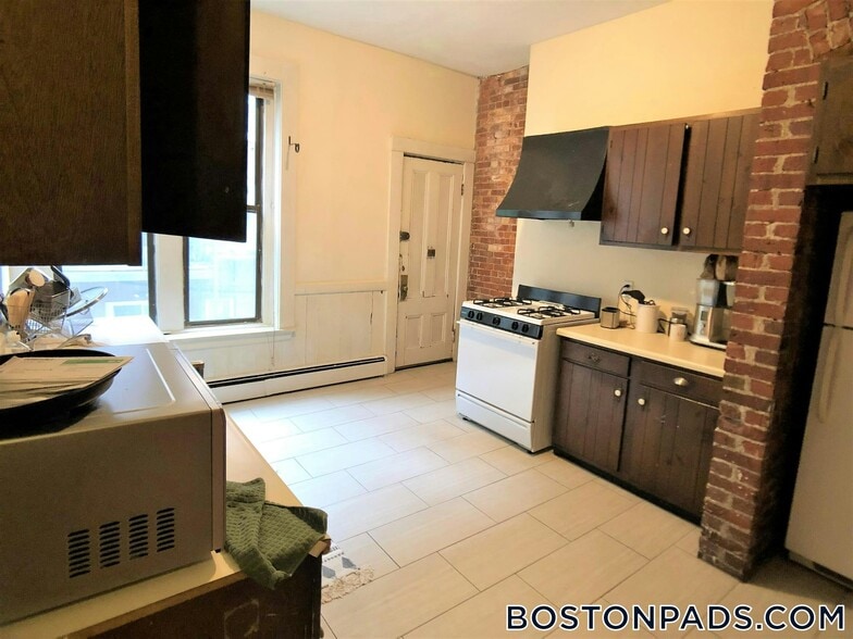 Building Photo - 21 Cortes St