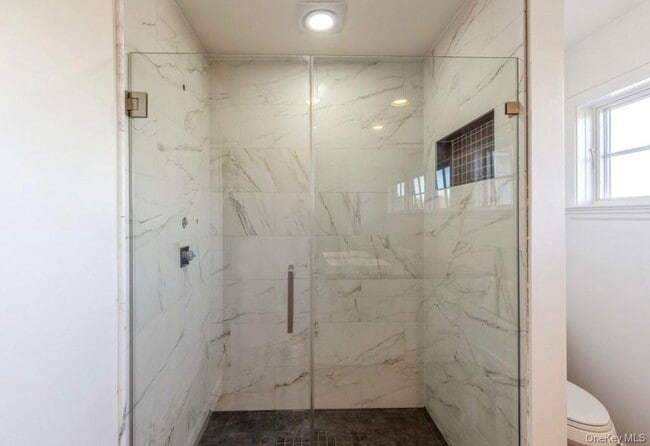 Building Photo - 582 Hayground Rd