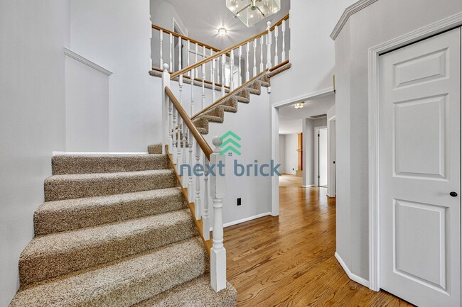 Building Photo - Beautiful 4 Bed 2.5 Bath single family hou...