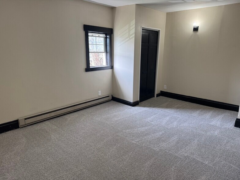 Building Photo - 313 S Penn St