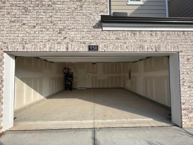 Building Photo - 950 Sunny Lk Dr