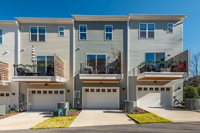Building Photo - Gorgeous 3 level modern farmhouse townhome...