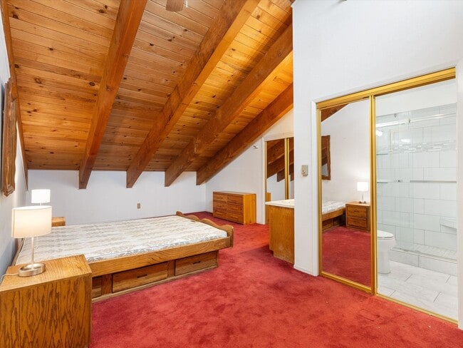 Building Photo - Seasonal or full-time Rental
