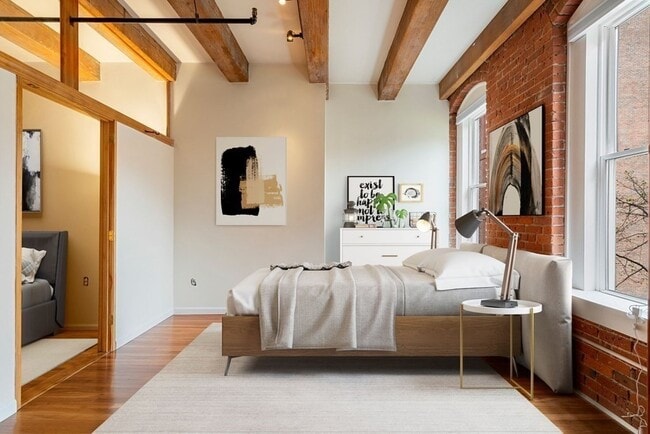 Building Photo - 33 Sleeper St