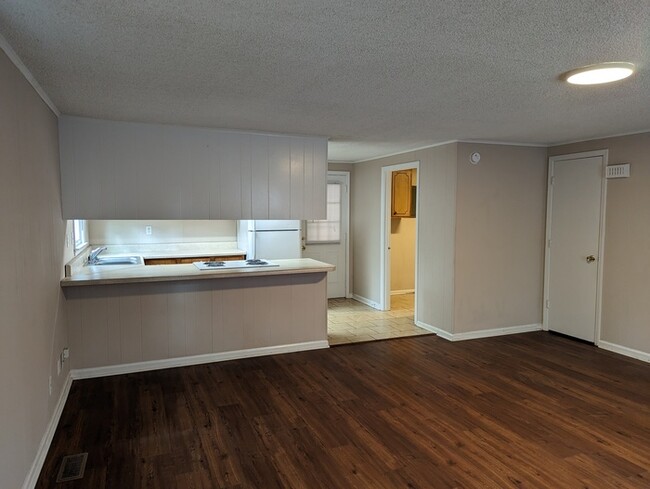 Building Photo - 2867 Airport Rd