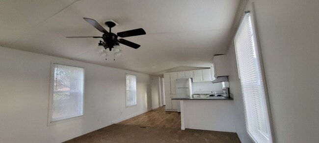 Building Photo - Ready to Move in