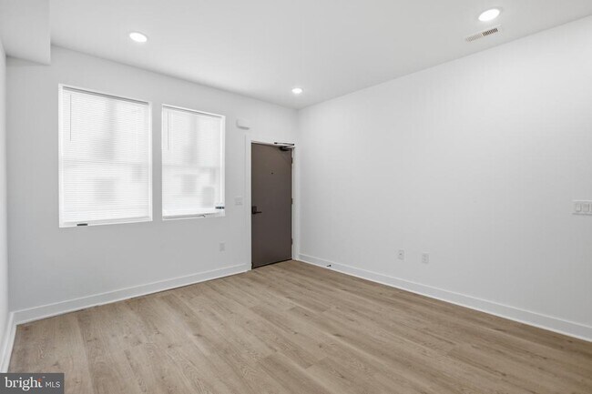 Building Photo - 1020 W Arizona St